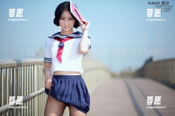 AISS爱丝(钻石版) - 我疯狂追随的松果儿眼镜，竟然有如此多的写真！