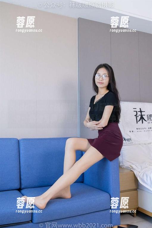 BoBoSocks袜啵啵 - 在闪耀的油亮肉丝中：奶油写真原图带你揭秘其中奥秘！