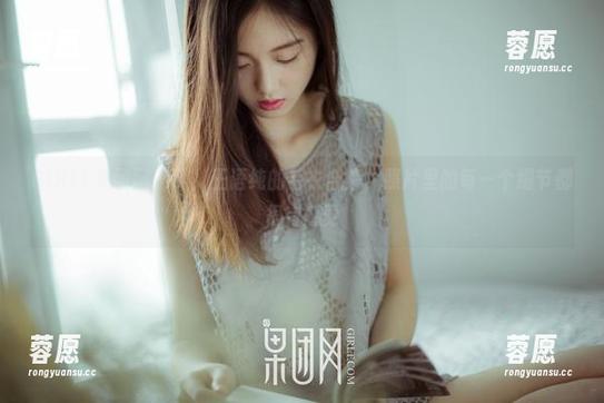 GIRLT果团网 - 瞧！王语纯的毛衣合集，照片里的每一个细节都很有感觉