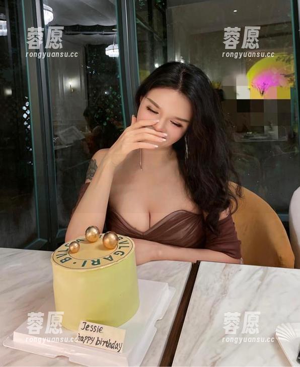 微密圈 - 打开Jessie婕西的合集，图片&视频交互得不行，真是小心心爆表！