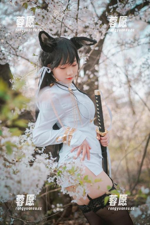 探索Mimmi(밈미)的白衬衫：一件衬衫，两种心境，图库中的那些微妙瞬间！