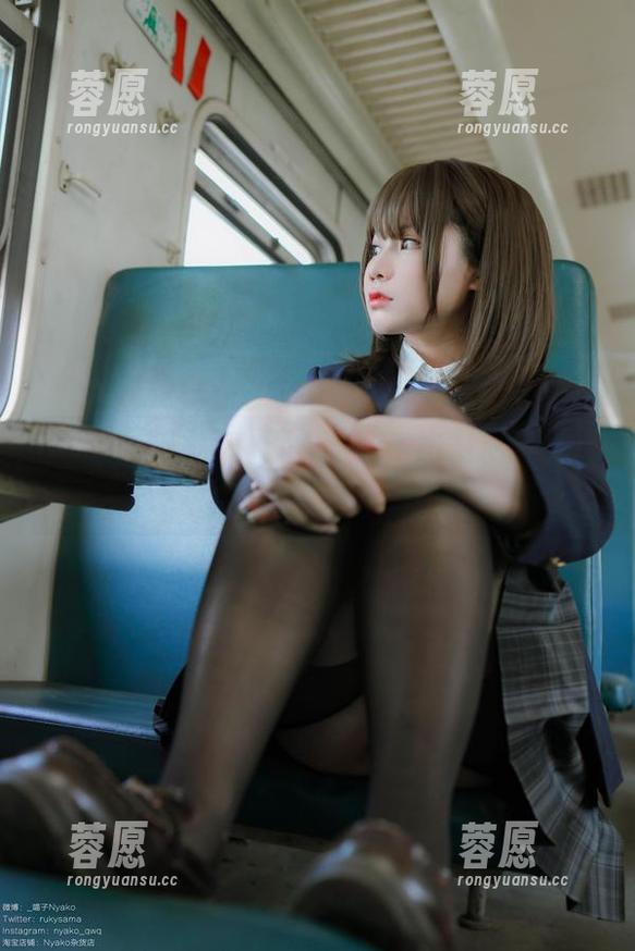 Nyako喵子与㭴野本的奶牛比基尼梦境，写真合集里的夏日狂欢！