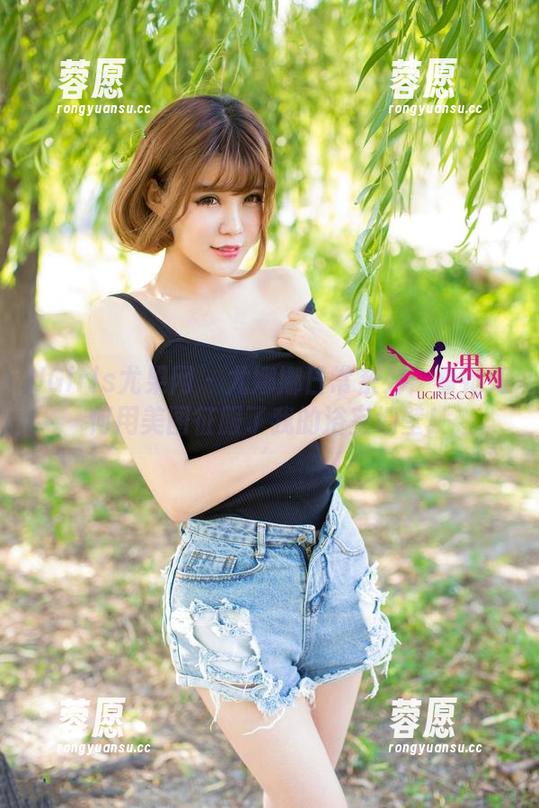 UGirls尤果网-尤娜娜 UGirls尤果网 - 尤娜娜日常系列:看她如何用美图征服了我的浴室墙壁!
