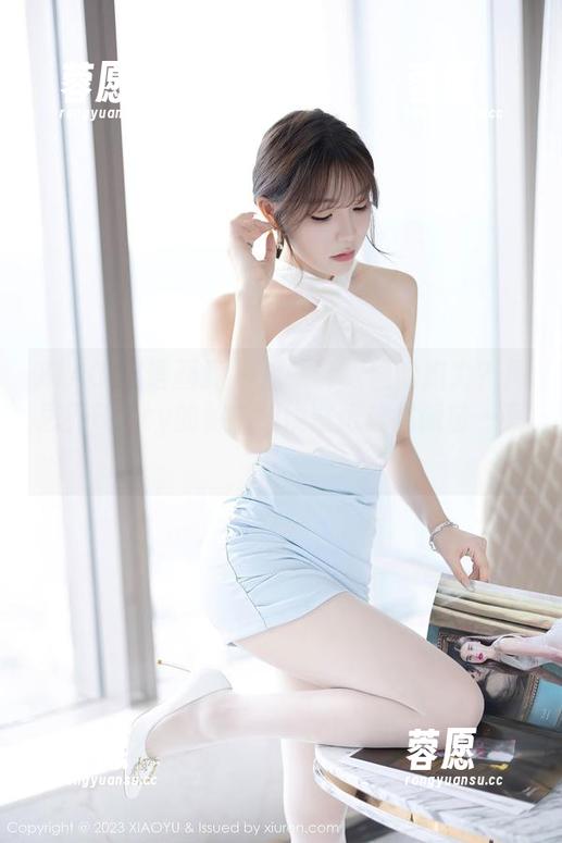 XIAOYU语画界-周思乔Betty XIAOYU语画界 - 是一种眼镜的魔力?周思乔Betty的秘书眼镜壁纸让我眼前一亮!