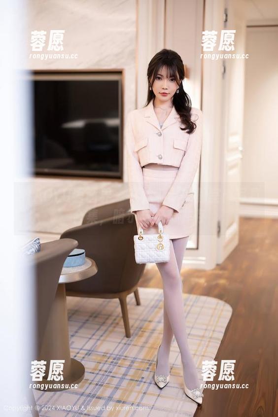 XIAOYU语画界 - 在徐莉芝的教室：写真合集，暗示与好奇并存