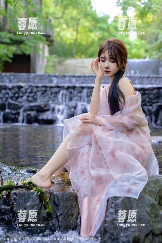 Xiuren秀人网 - 会飞的小虎牙的修女写真，难道是要给大家传授“修行”新方式？