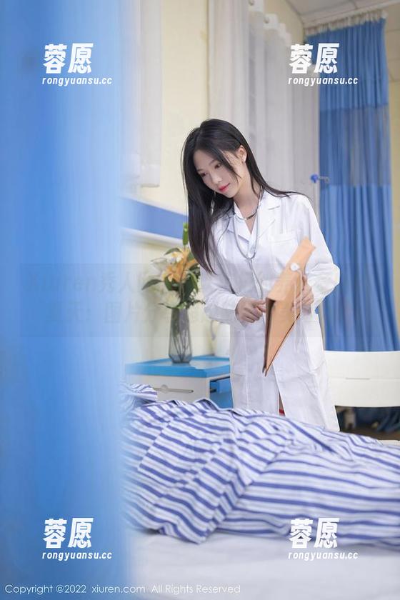 Xiuren秀人网-养乐多Doll Xiuren秀人网 - 难以抗拒的养乐多Doll夏天:图片分享超越味觉的美好体验