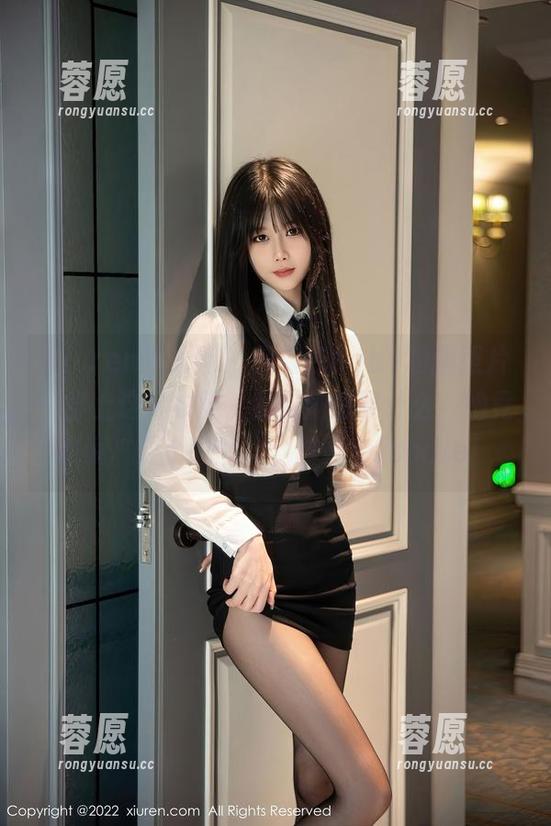 Xiuren秀人网-周慕汐baby Xiuren秀人网 - 周慕汐baby和服照片:穿上这身衣服,我问她想要什么,她竟然说‘要个吃的’,真是个foodie!