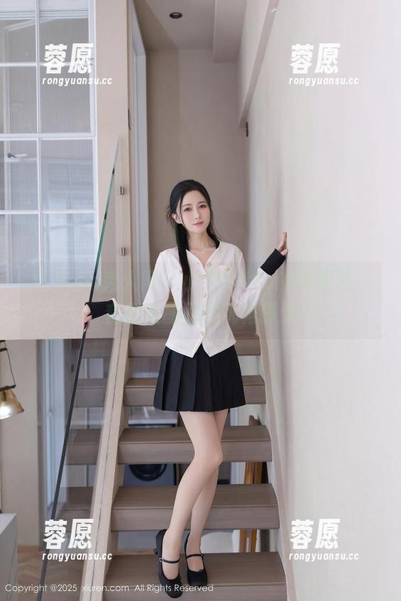 Xiuren秀人网-小夕Kitty Xiuren秀人网 - 小夕Kitty的高跟鞋,套图美图间的优雅探戈