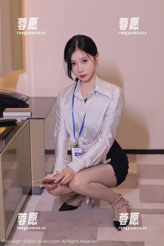 Xiuren秀人网 - 小雨baby+红裙=套图界的双响炮，准备好你的心脏了吗？