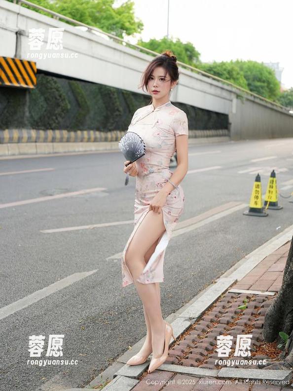 Xiuren秀人网 - 悦悦姐婚纱图集：真的是想把这些美丽的裙子挪到我衣柜里，只是…衣服不一定能瘦身啊！
