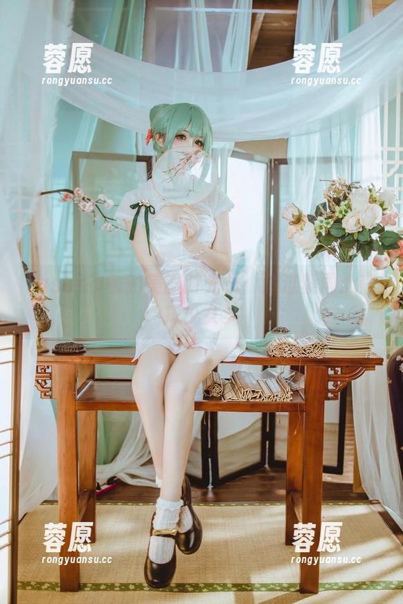 coser衣衣的美图时光机：透过紫雨心窥探少女梦