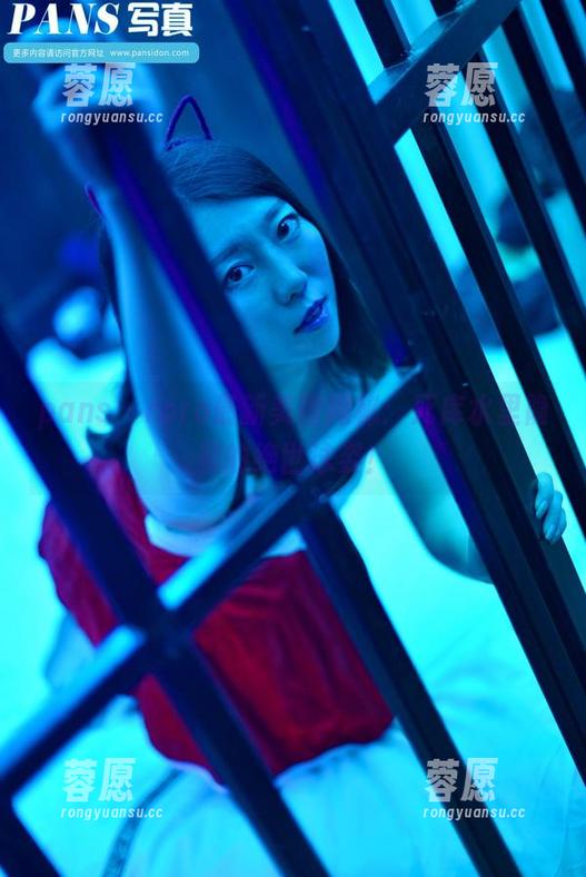 pans - roro最新美图揭秘：死库水里隐藏的绝世泳姿！