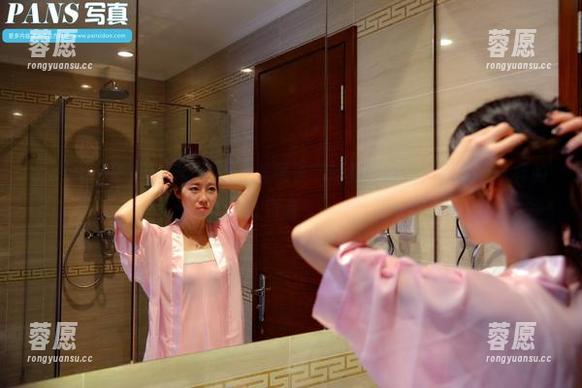 pans - 在线分享：透过“美惠子”的校服图集，看见不一样的青春！