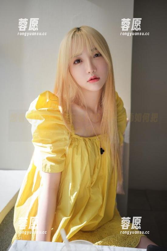想看看yeeun孙乐乐LOOZY–画师如何把平凡变成不凡的图库？