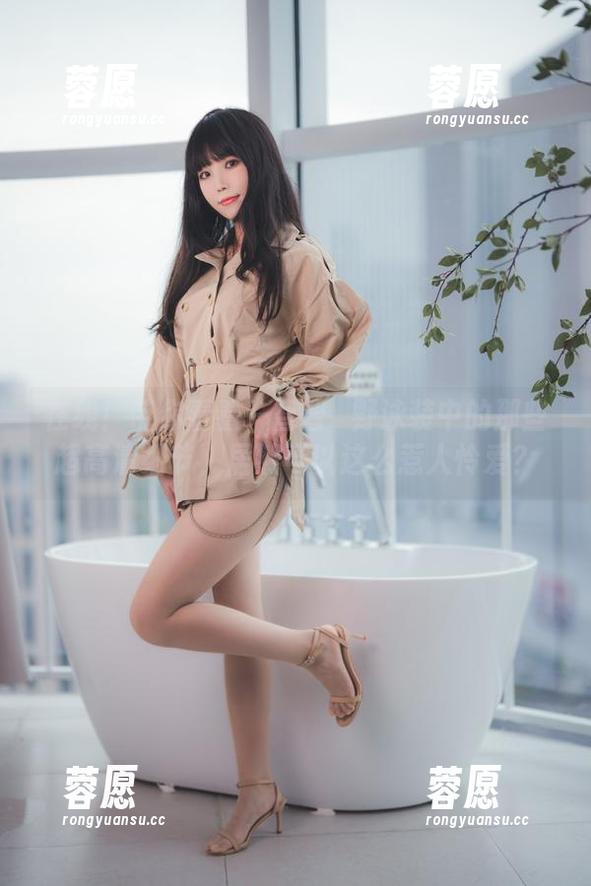在线！带你看看一智智㭴野泳装中的那些超高清细节，居然可以这么惹人怜爱？