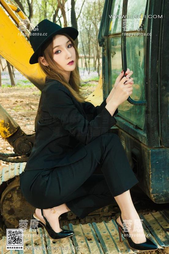 丽柜 - 小璐璐的体操服：当美图和优雅相遇，这就是画面！