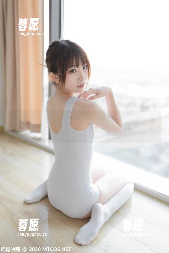 喵糖映画最强校服少女合辑——美图，陷入怀疑人生中。