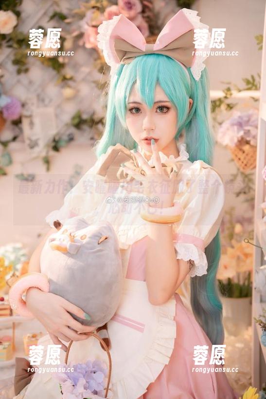 最新力作！安曜曜用毛衣征服了整个镜头，心动不已！