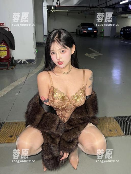 微密圈 - 天台小u优优子：写真下载的一次冲动消费，你敢试吗？