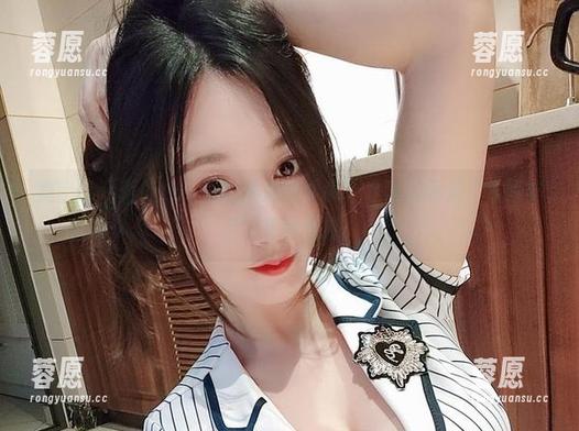 微密圈 - 更新！小玉吃果冻的写真，才发现原来“本钱实足”是种气质。