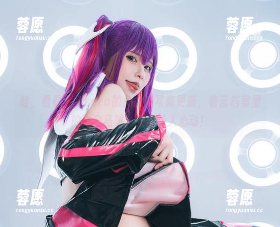 哇，看看小空sora的兔女郎写真更新，碧蓝档案里的飞鸟马时，果然让人心动！