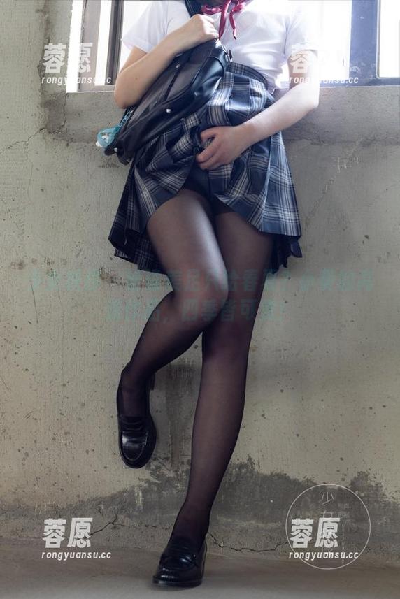 少女秩序-小葵 少女秩序 - 谁说美足只给春夏?小葵的高清作品,四季皆可赏!