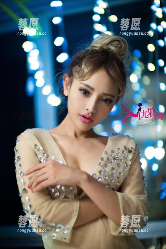 尤果网 - 阿依努尔瓦娅的泳衣作品：比如说，那些‘浪’漫的瞬间！