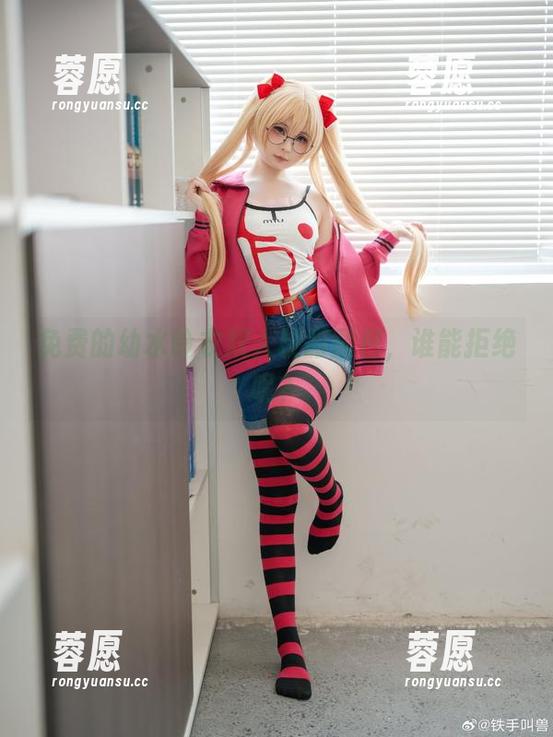 幼水铃衣 免费的幼水铃衣双人校服图包,谁能拒绝呢?