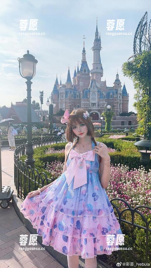 校服与彩芸_Nebula的奇妙旅程：分享我的时尚合集！