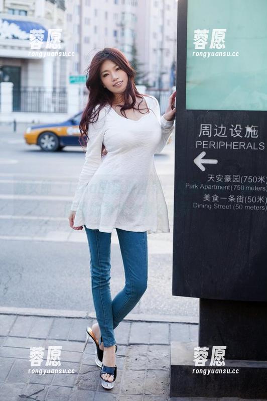 推女郎 - Lina的泳池世界：免费合集，别问我她为什么那么吸引！