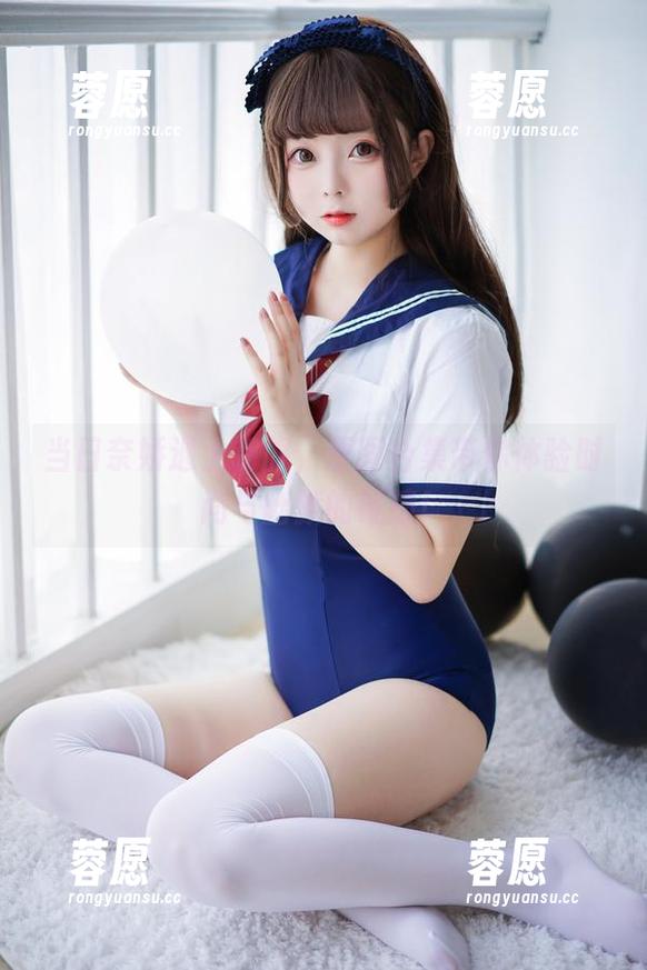 当日奈娇遇上制服，原图合集带你体验时尚与幽默的碰撞！