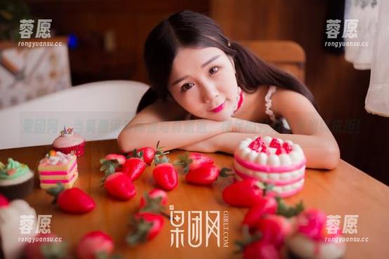 果团网 - 当莫雅淇与高清写真邂逅，裸足的魅力真是难以抗拒！