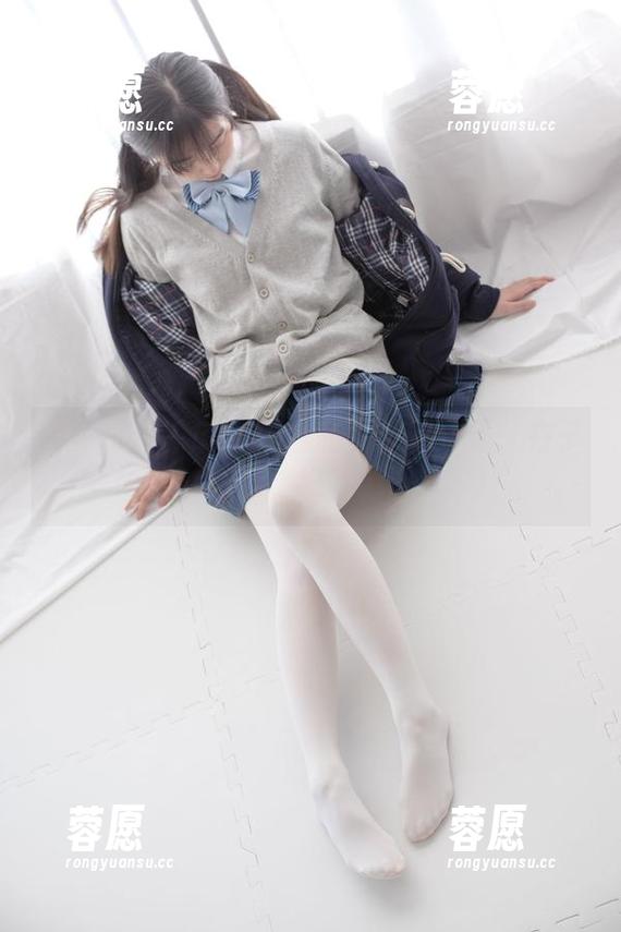 森萝财团 - 80D黑丝和女仆的一天：卉子图包，绝不单调
