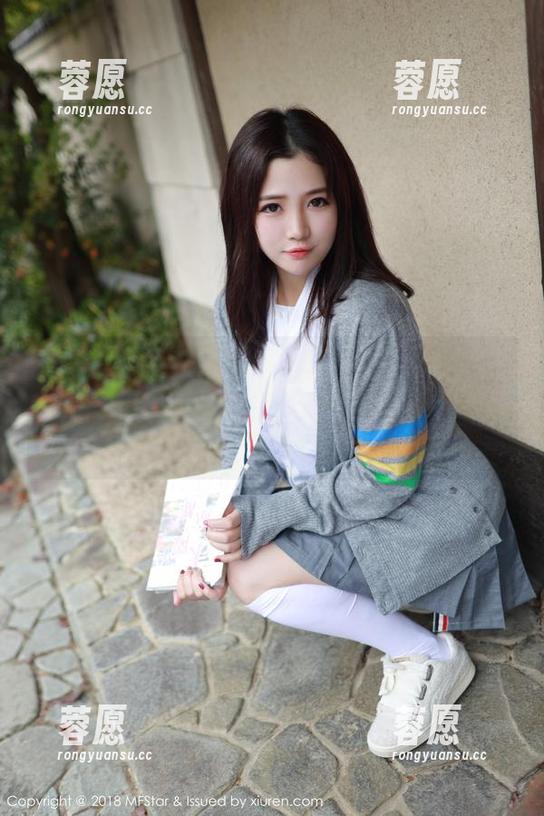 模范学院-SiByl李思宁 模范学院 - SiByl李思宁带你遇见圣诞:这套图的色调让我想到了那颗闪亮的星星!