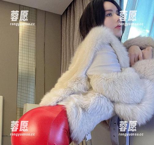 水蜜桃米米 微密圈 - 突然想起水蜜桃米米在线的蕾丝裙,图片里藏着的温柔和梦幻