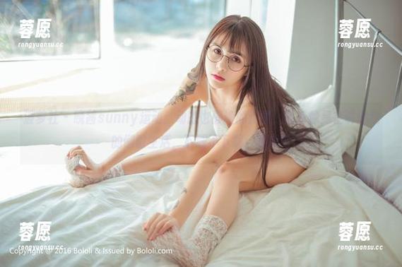 波萝社 - 晓茜sunny运动：动态也静谧的套图，简直像是在讲述我的懒散生活，下载不下载，随缘吧