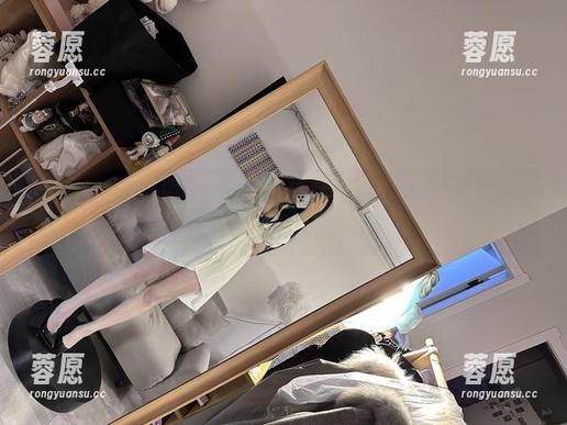 玫桃泡芙 微密圈 - 更新原图!玫桃泡芙的美腿是怎么把我从沙发上勾引起来的?