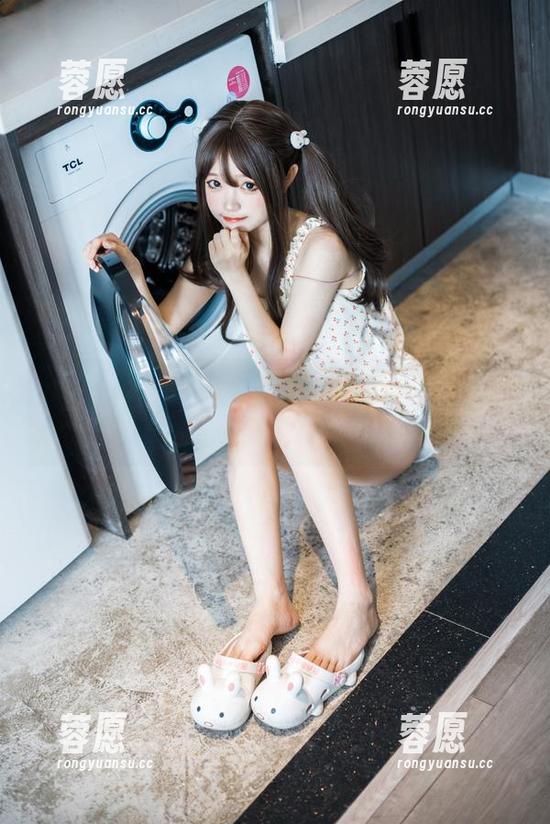 神沢永莉厨房短款女仆全集，带你进入一个‘调皮’的美食世界