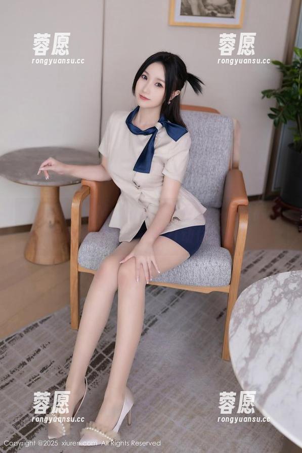 秀人网 - 当Manuela玛鲁娜穿上短裤：写真集资源，轻松打动你的心！