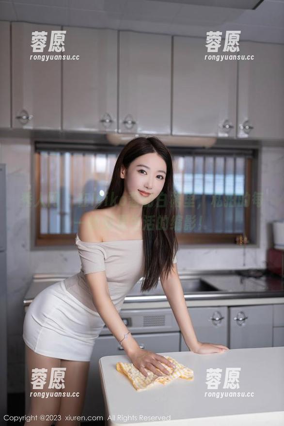 秀人网 - 在Miko酱的白裙里，私拍的每一帧都是生活的缩影！