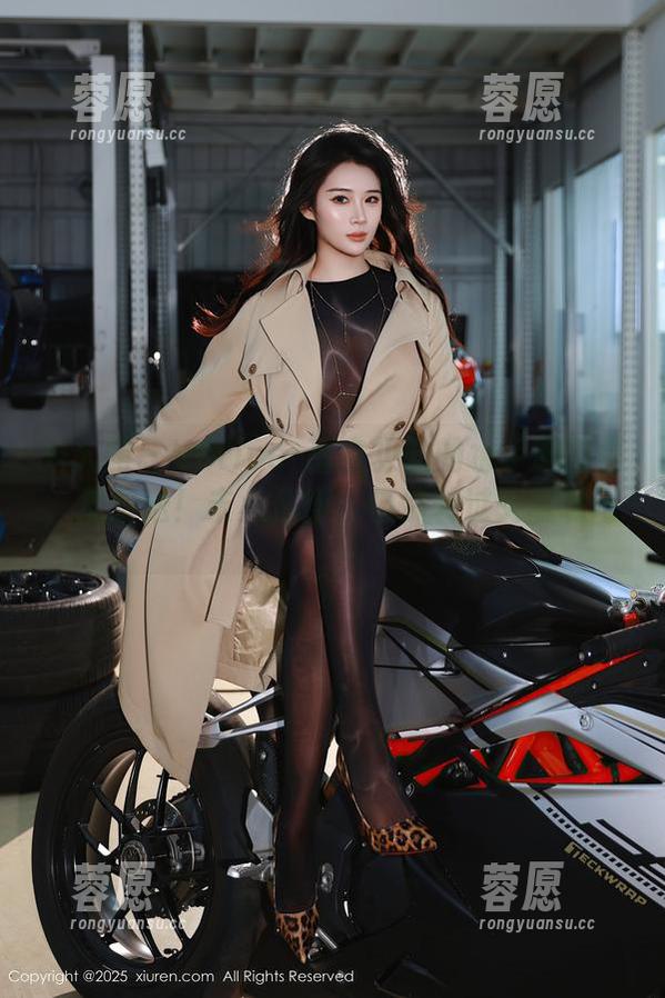 秀人网 - Vetiver嘉宝贝儿的水手服图集，免费送！未必值得，但你转过头瞧瞧吧。