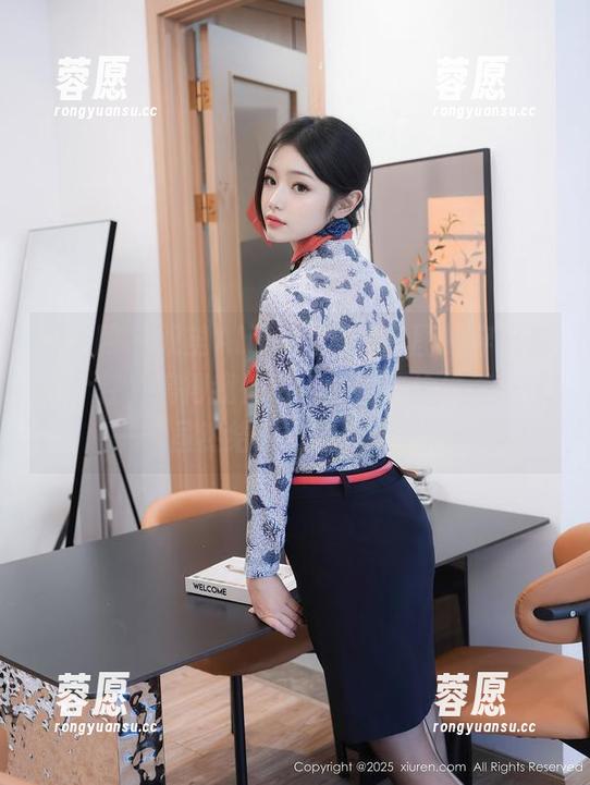秀人网-双笙Alina 秀人网 - 双笙Alina连体衣套图,穿出你的个性,搞得我都忍不住想要偷偷试一试——虽然结果可能有点尴尬…