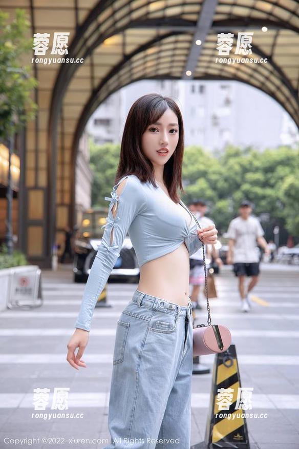 秀人网 - 等不及！唐翩翩分享新美图，妹妹这次怎么这么会摆pose？