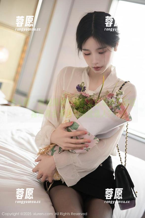 秀人网 - 真相揭秘！姗姗就打奥特曼的红裙写真合集为何如此迷人？