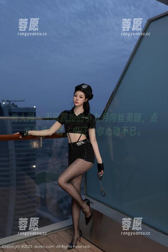 秀人网 - 不可抗拒的小九月肉丝美腿，点击免费下载，保证让你心动不已。