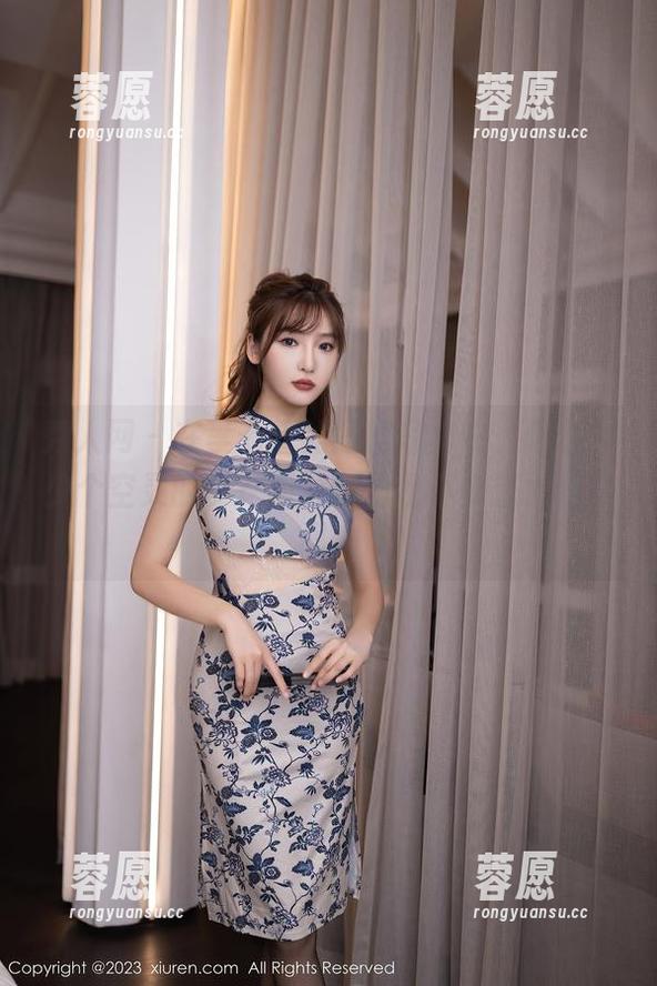 秀人网-李七喜 秀人网 - 在李七喜的短裙写真中,藏着多少个空灵的梦?图片给了我不少想象的空间。