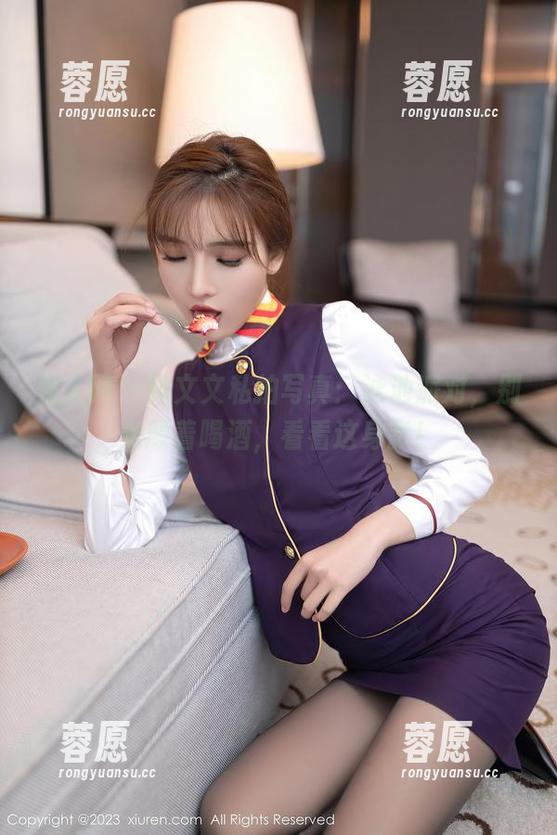 秀人网 - 林文文私拍写真：泳池派对，别光顾着喝酒，看看这身影！