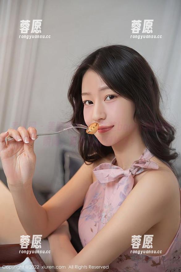 秀人网 - 美图集中营：芝芝booty的清纯瞬间，简直是甜到掉牙！