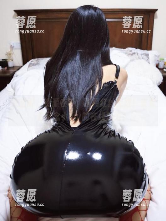 微密圈 - 资源在手，渔网红丝无限！来看看纪念小小v的在线魅力！